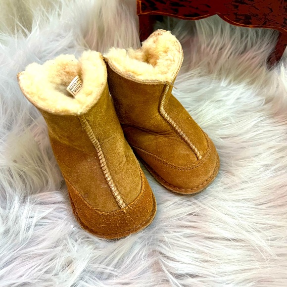 UGG BABY BOOTS - Picture 1 of 4
